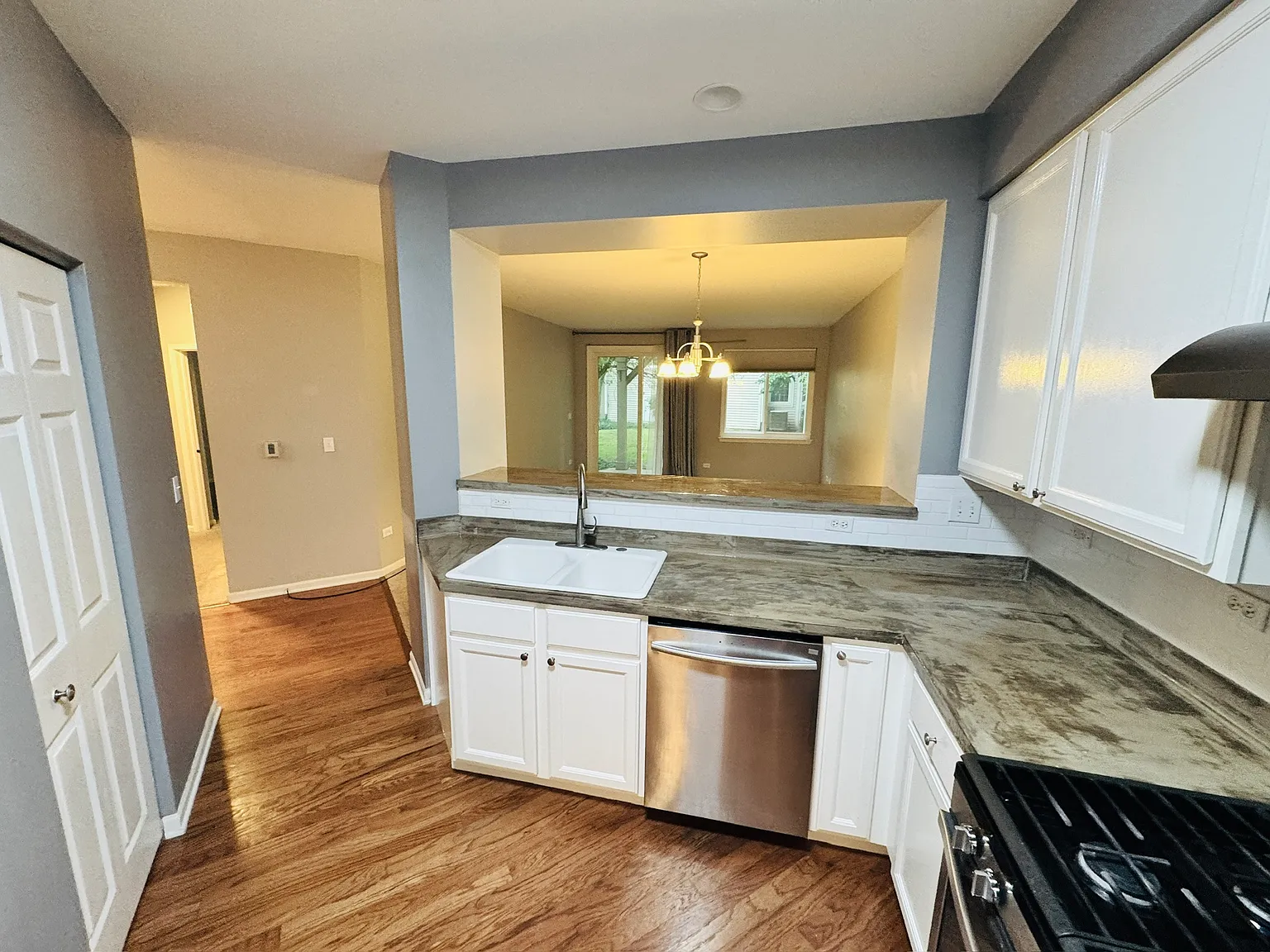 2 bed, 1142 sqft, $2,195 — Photo 3