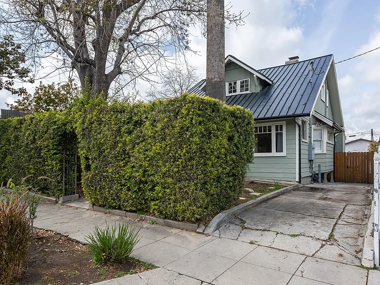 Sanborn Ave — Photo 19