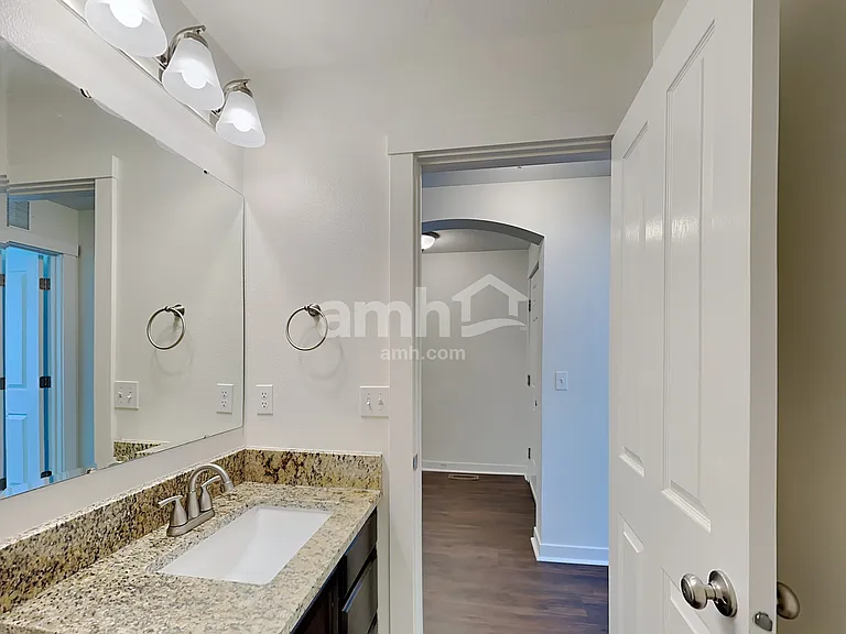 754 N Scotney Ave — Photo 15