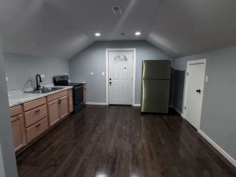 1214 N 19th Ave #2 — Photo 2