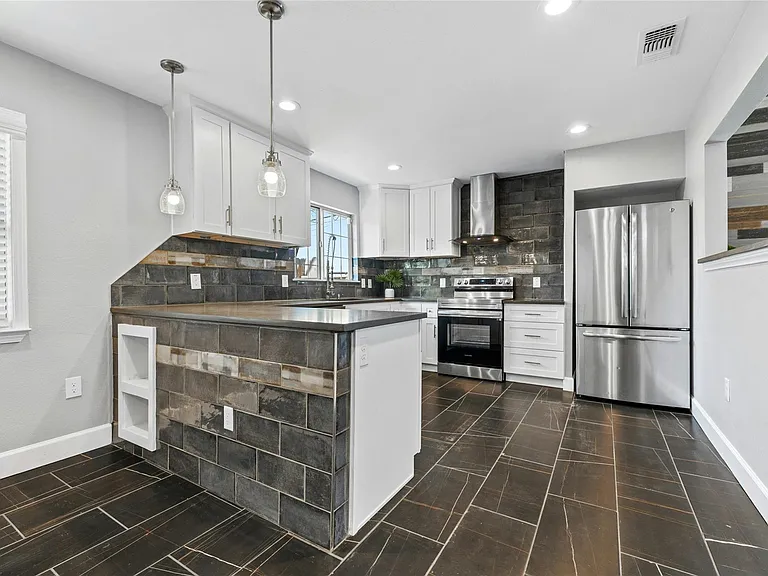 5503 Manor Rd — Photo 8