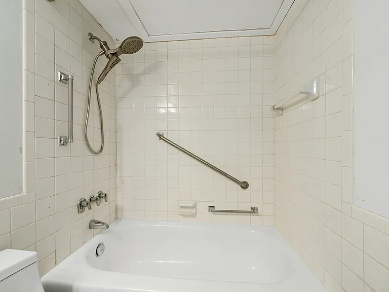 8401 N New Braunfels Ave #240 — Photo 12
