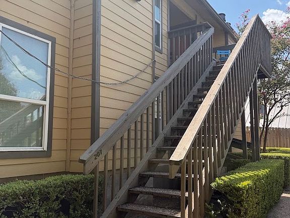 2nd image of 1000 W 26th St APT 207