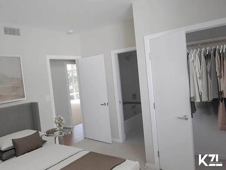 14224 Riverside Dr #2 — Photo 4