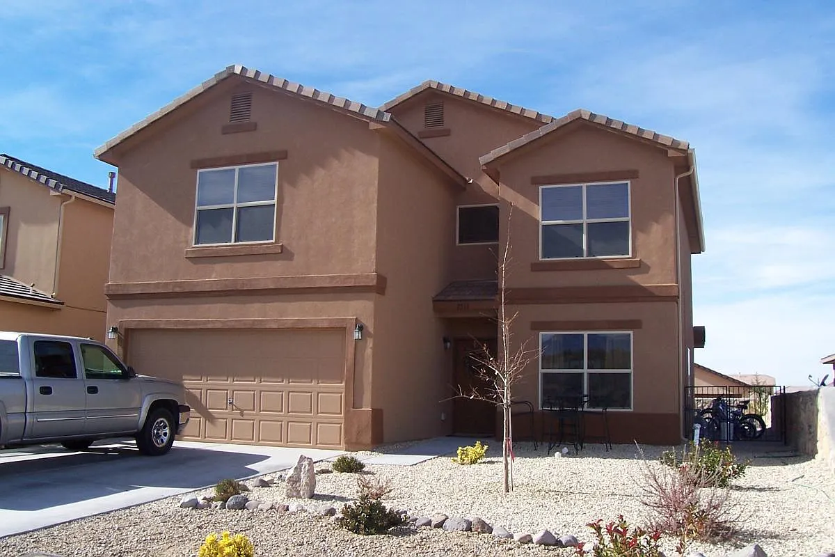 4 bed, 2.5 bath, 2353 sqft, $1,950 — Photo 1