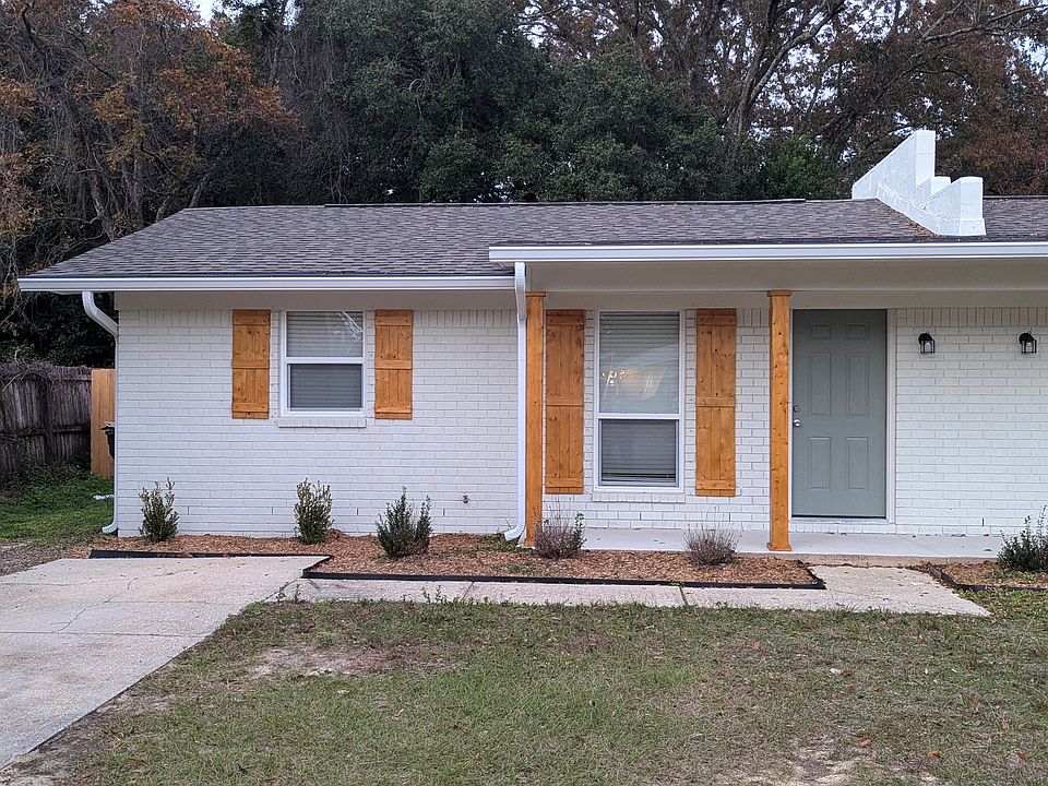 1st image of 302 Vera St