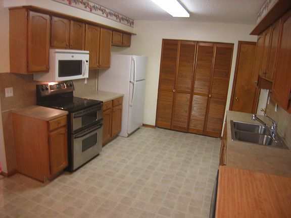 5th image of 810 4th St
