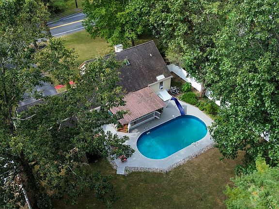 3rd image of 219 Aviation Rd