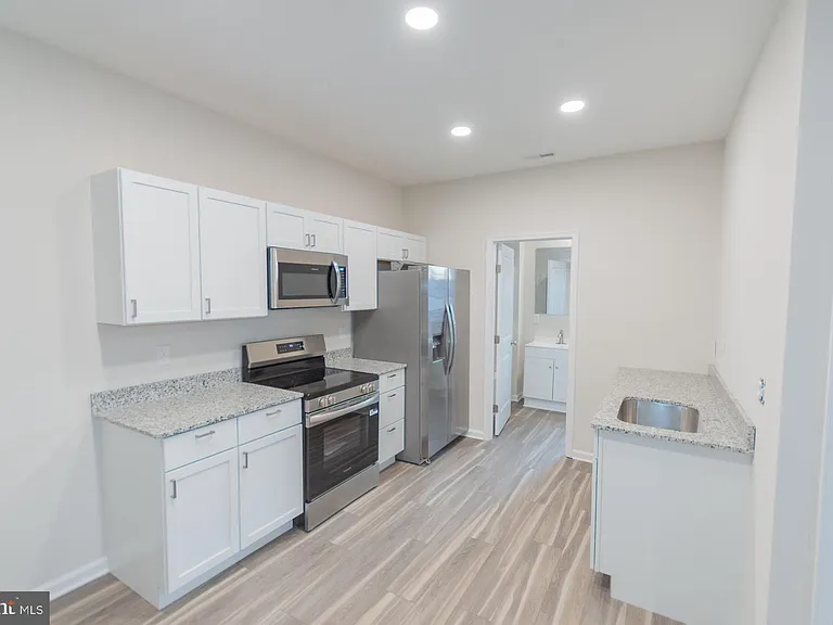 215 King St W #C — Photo 4