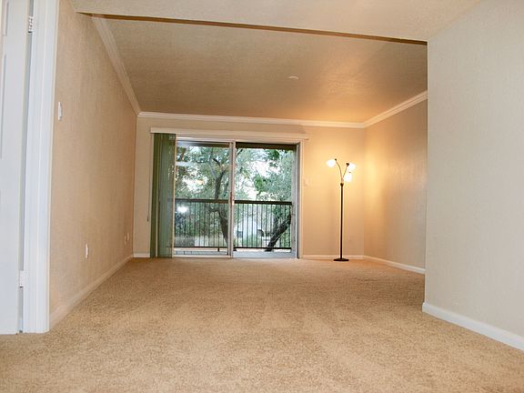 Living room & balcony