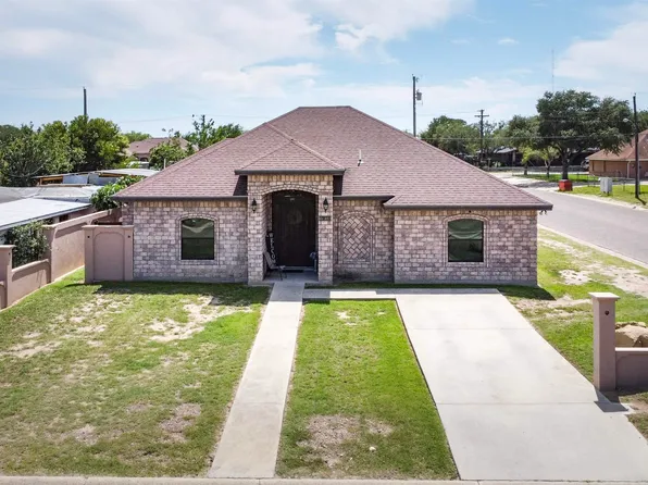 1913 Alamo St, Zapata, TX 78076