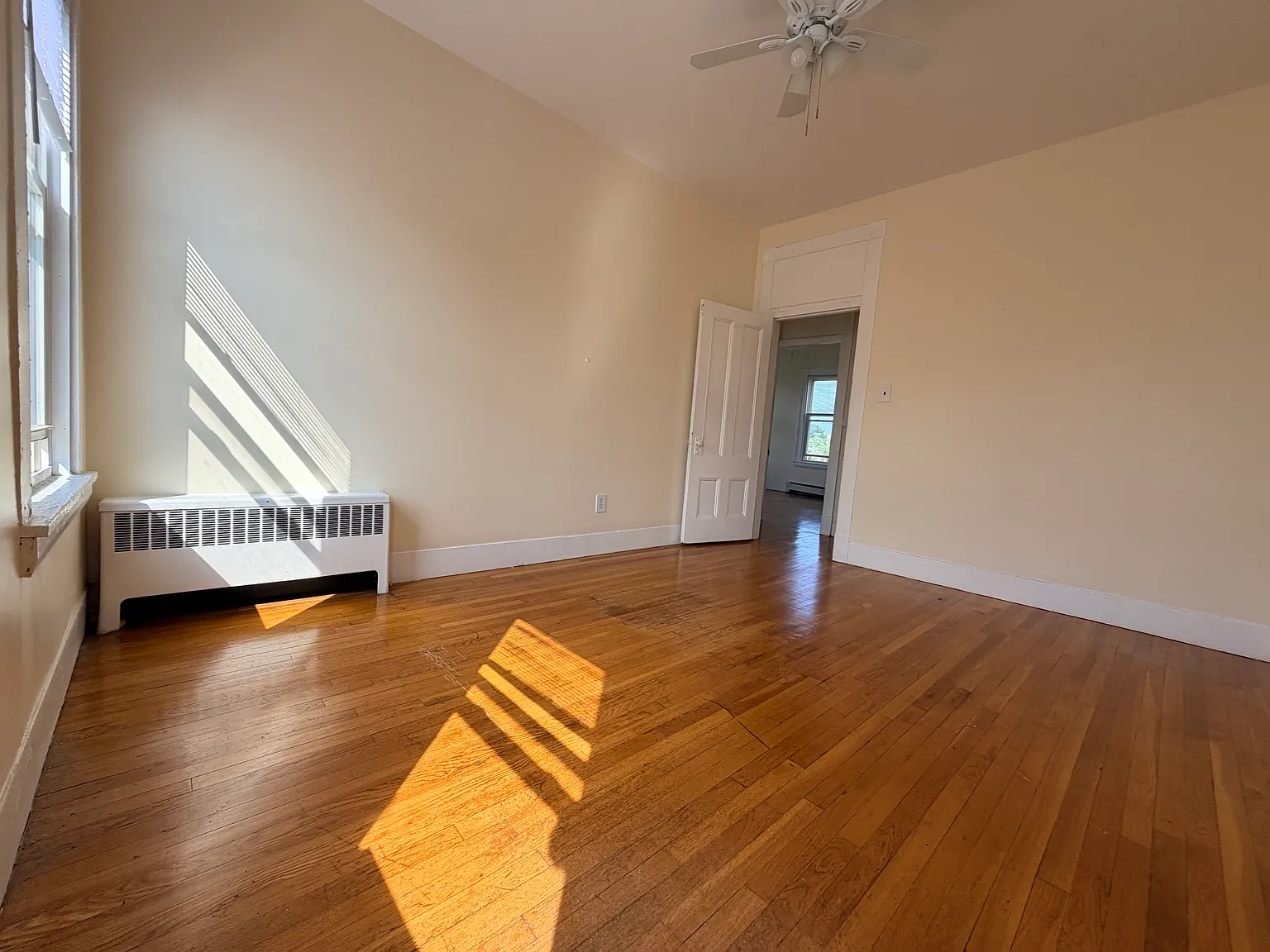 2 bed, 975 sqft, $3,400 — Photo 4