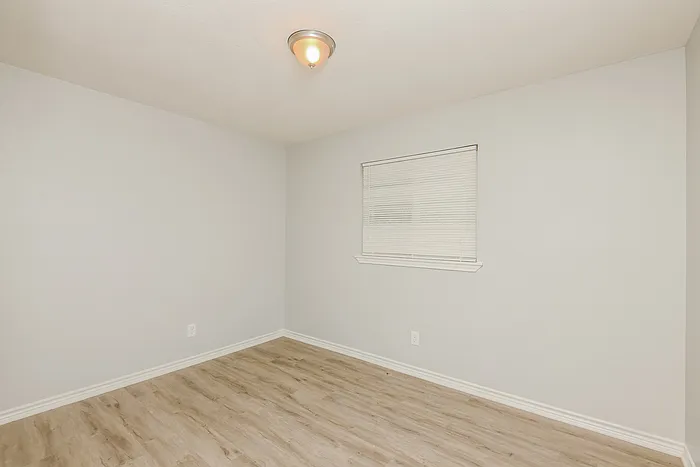 1214 Lynn St — Photo 13