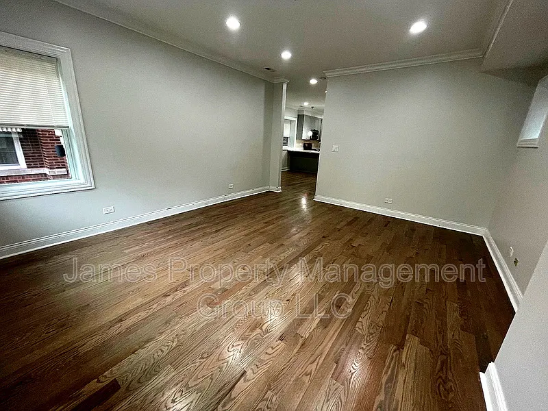 3 bed, 2.0 bath, 1300 sqft, $2,300 — Photo 3
