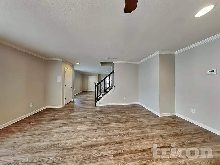 451 Presidents Ct — Photo 15
