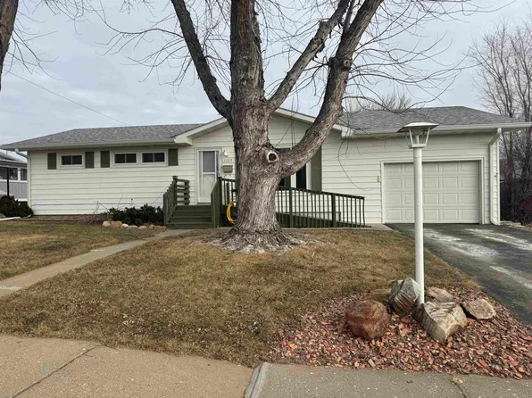 1109 Walworth St, Belle Fourche, SD 57717