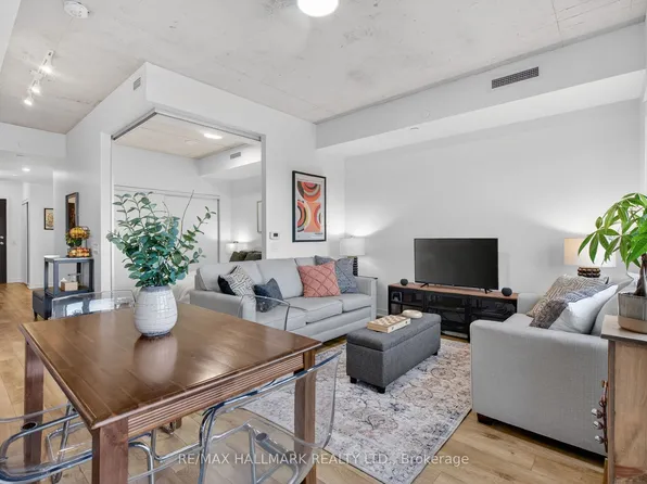 1808 Saint Clair Ave W #304, Toronto, ON M6N 1J5