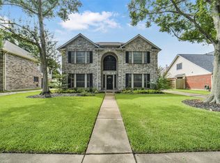 126 Shadow Wood Dr, Sugar Land, TX 77498