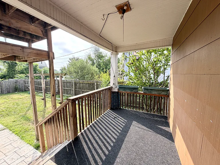 1126 Spring St — Photo 17