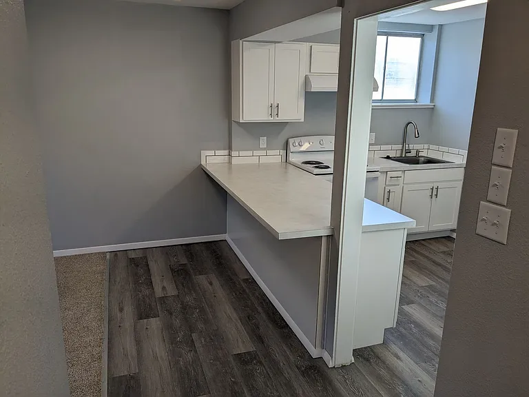 305 Main St — Photo 11
