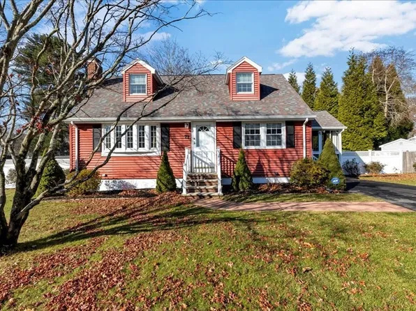 77 Dartmouth Trl, Brockton, MA 02301