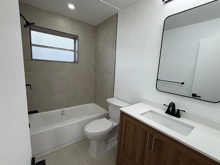 2418 Polk St — Photo 10