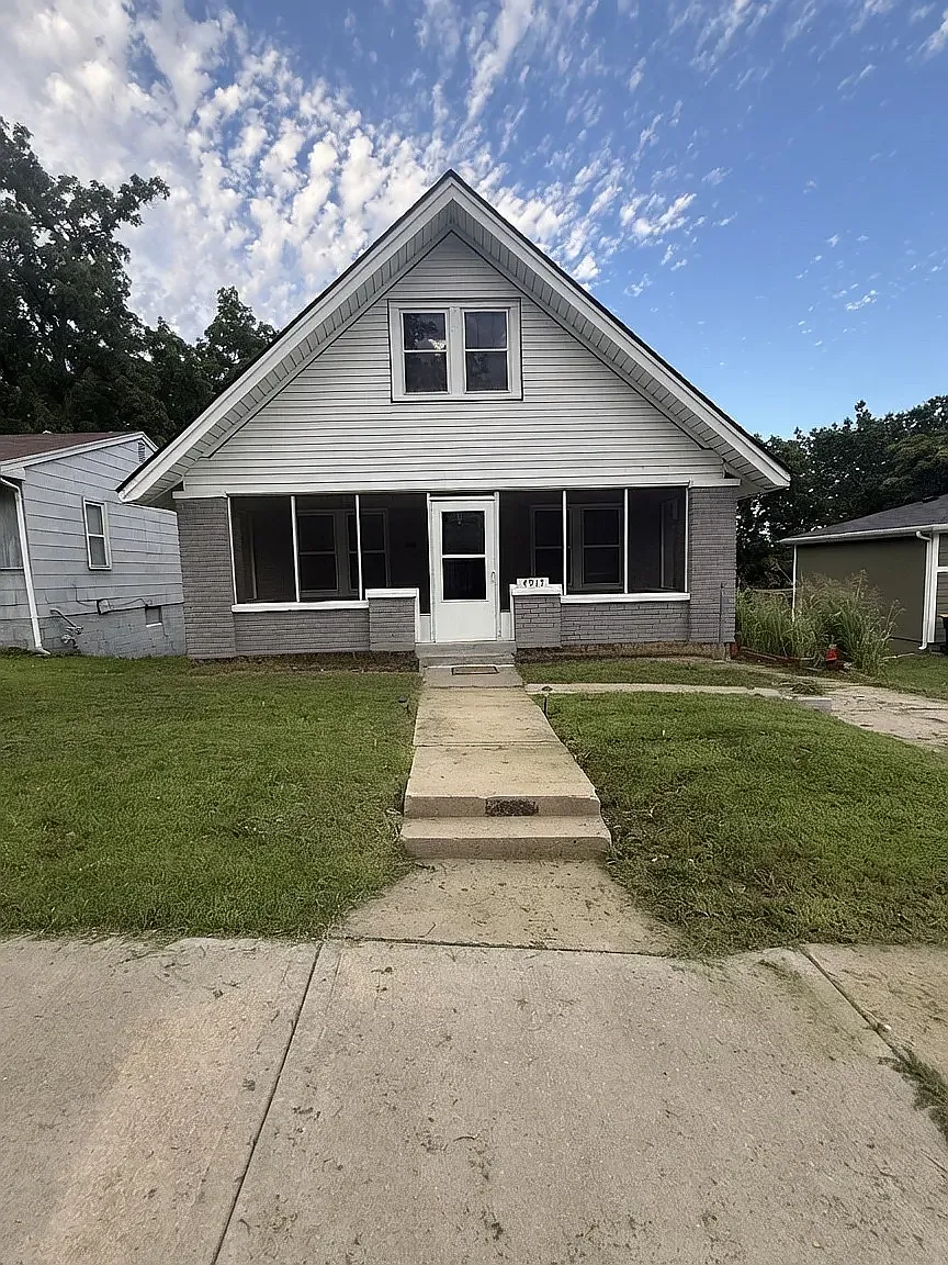 3 bed, 1.5 bath, 1182 sqft, $1,395 — Photo 1