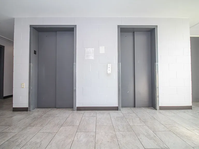The Regency at St. Louis Apartments — Photo 18
