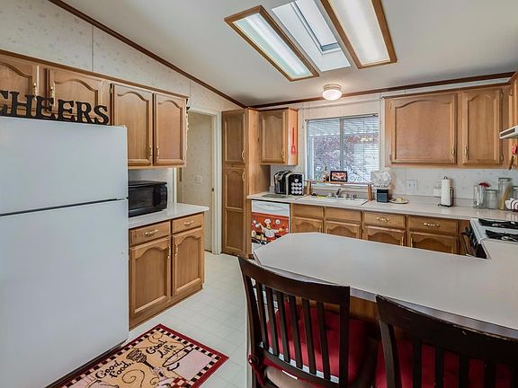 5th image of 7404 Sylmar Ln #208