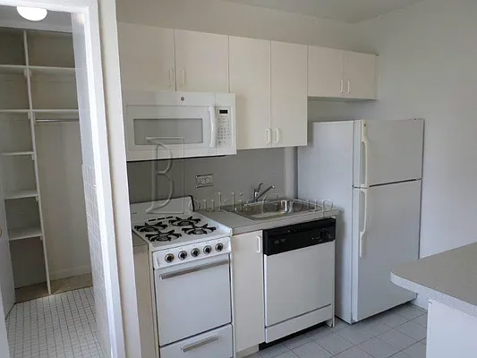 Rented by Bouklis Group | media 16