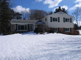 4017 Iverness Ln, West Bloomfield, MI 48323