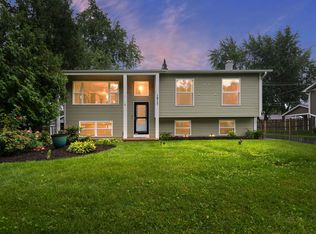 1817 Elmwood Dr, Lindenhurst, IL 60046