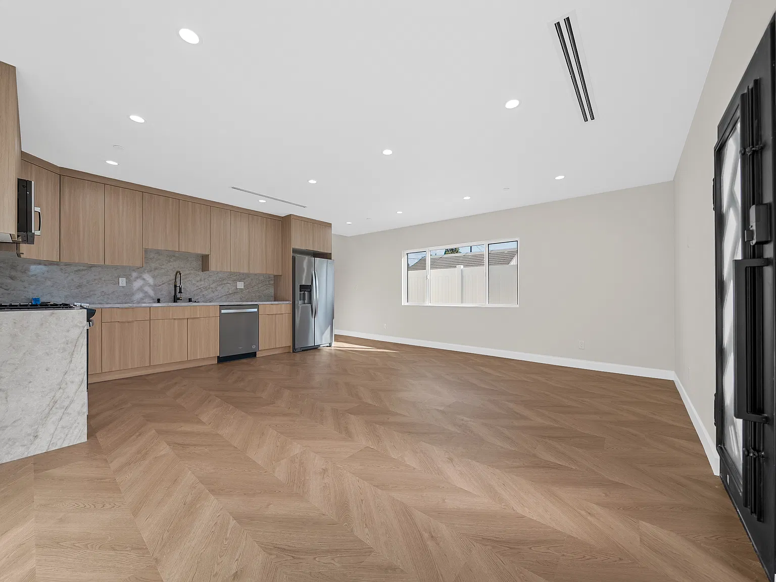 2 bed, 1000 sqft, $3,500 — Photo 2