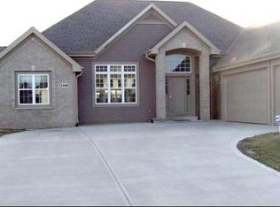 1400 Lakeridge Dr, Oconomowoc, WI 53066