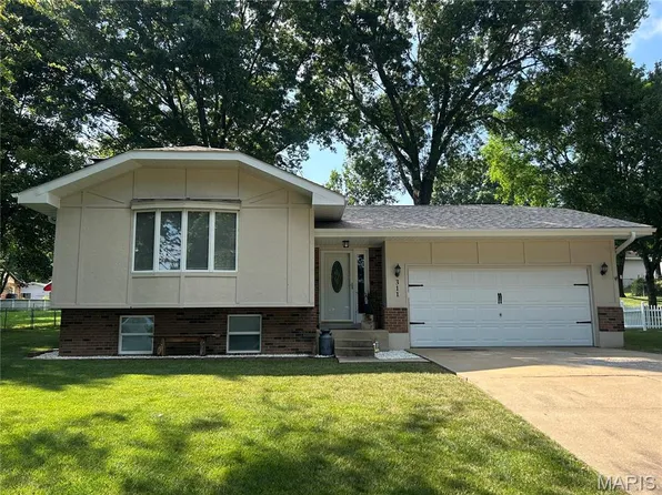 311 Meadow Dr, Washington, MO 63090
