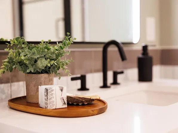 180 Morgan Street image 58 of 140