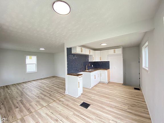 3rd image of 602 S Sherman Dr