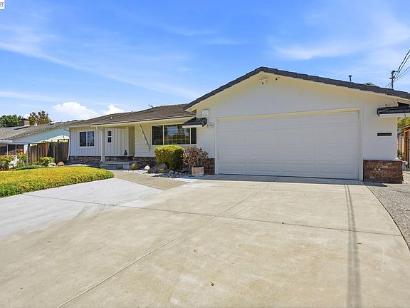 4th image of 41754 Covington Dr
