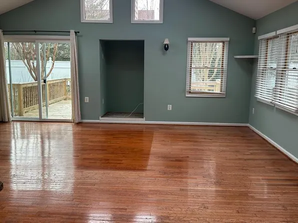 2021 Kilgore Rd, Falls Church, VA 22043