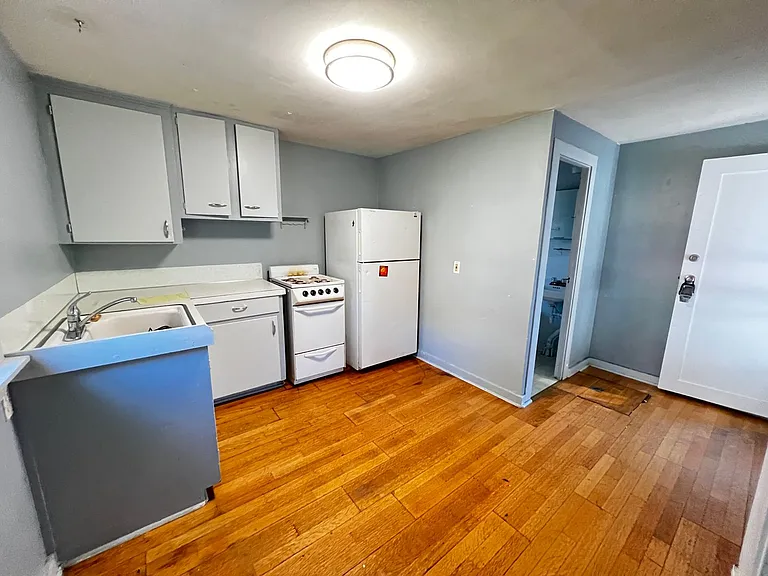 309 S 33rd St — Photo 5