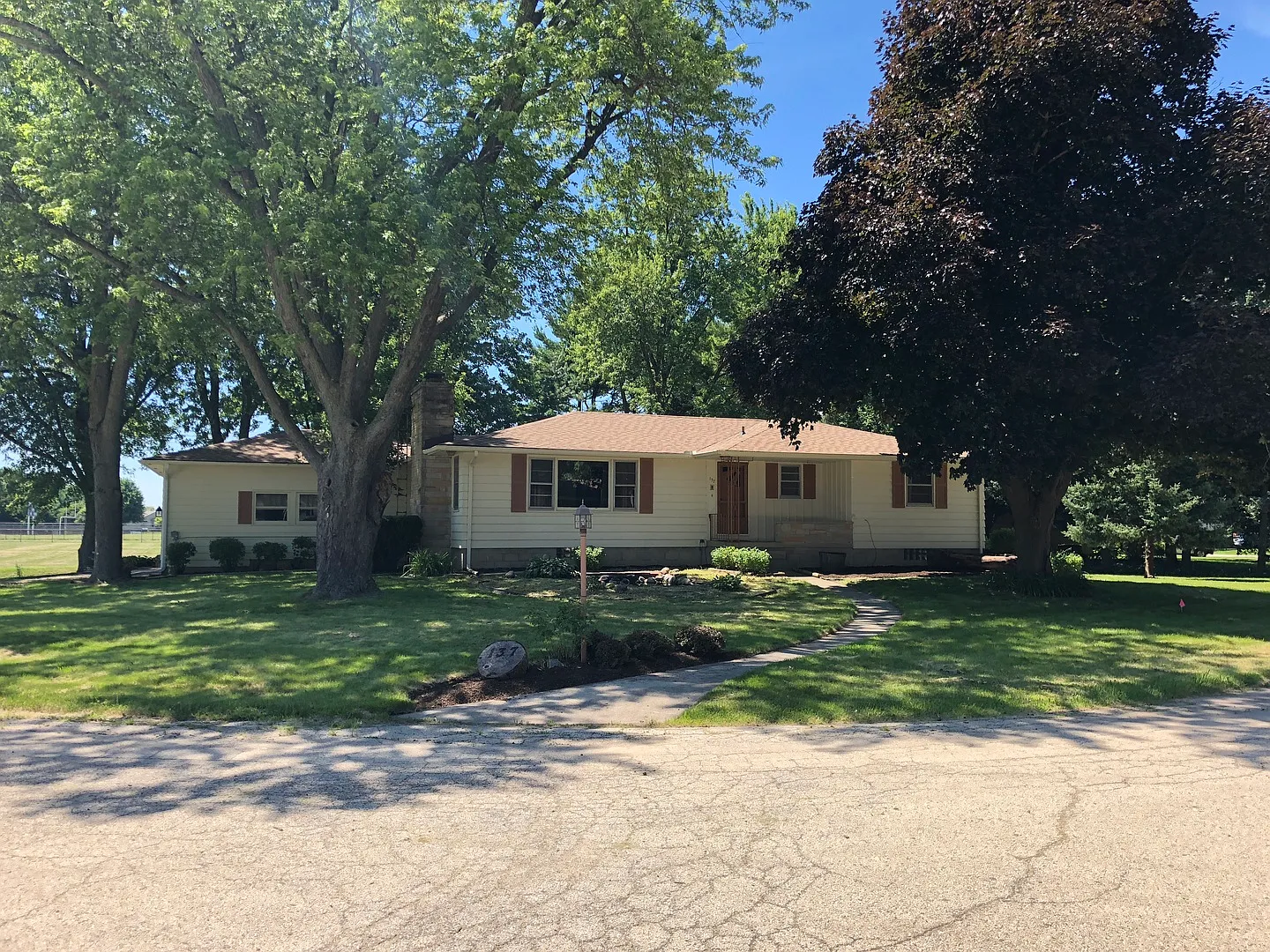 137 Brookedge Dr photo 1