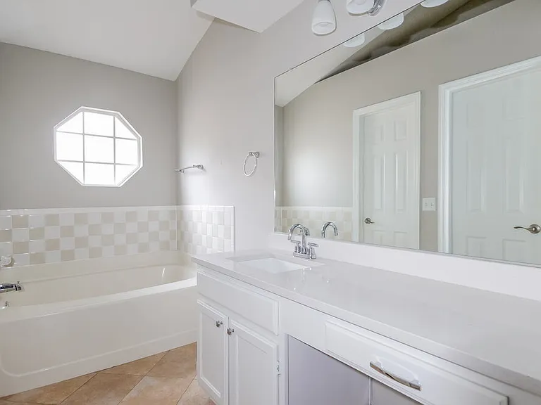 11305 Maybrook Ave — Photo 11