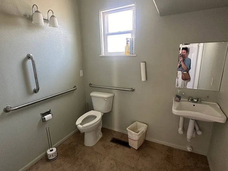 315 N Locke Ave — Photo 4