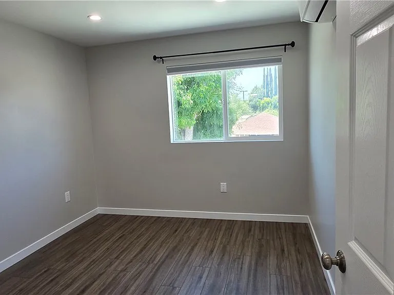 6518 Royer — Photo 15