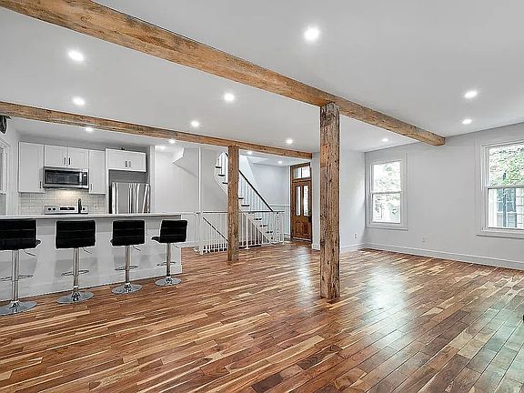 2nd image of 154 N 9th St