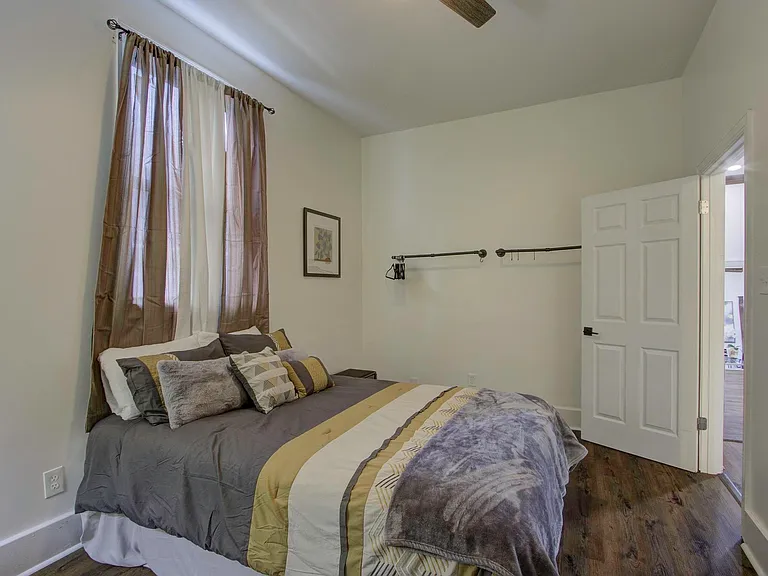 1855 Oliver Ave — Photo 7
