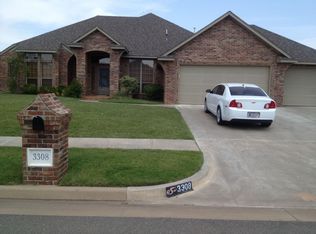 3308 Willow Ln, Moore, OK 73170