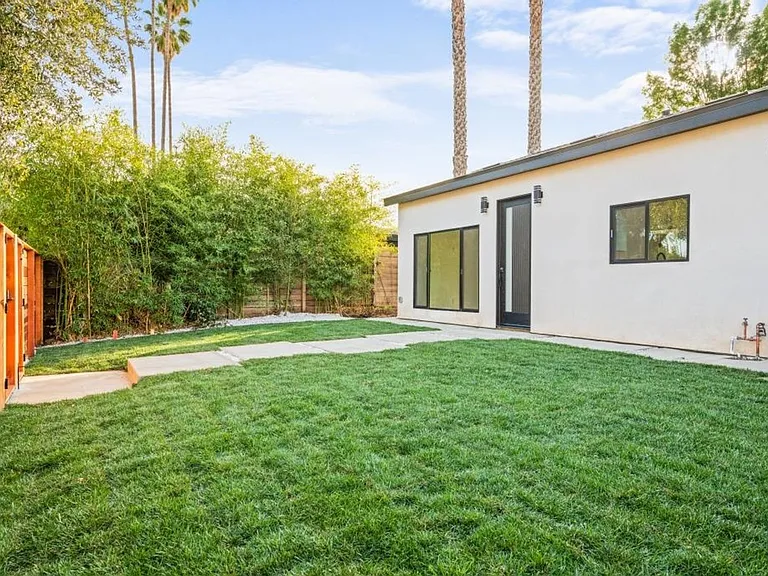 6443 Oakdale Ave — Photo 3