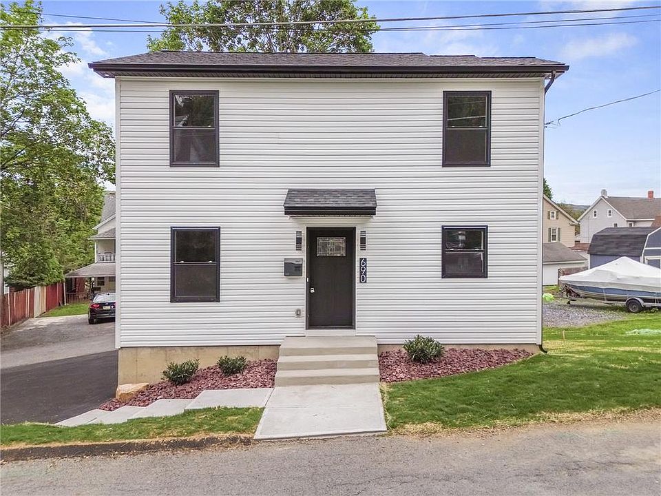 1st image of 690 W Washington St