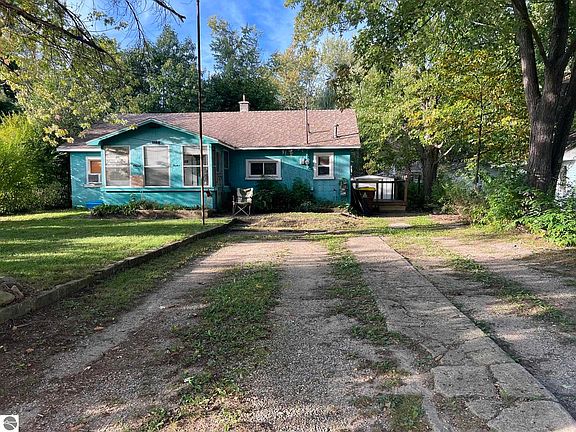 2nd image of 1112 Harold St